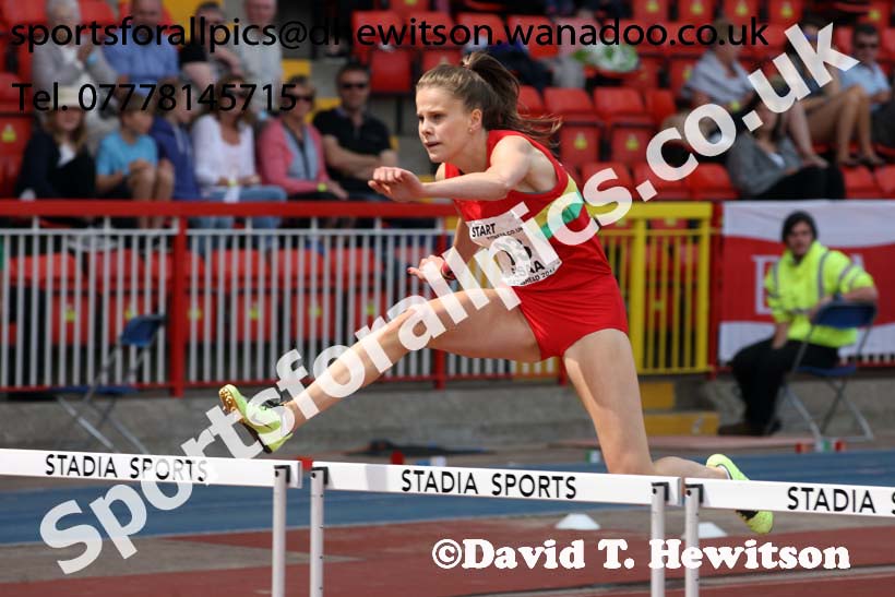 Senior girls 400 metres hurdles, 2015 English Schools, Gateshead. Photo: David T. Hewitson/Sports for All Pics
